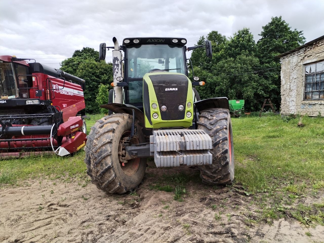 Трактор колесный CLAAS Axion 840
