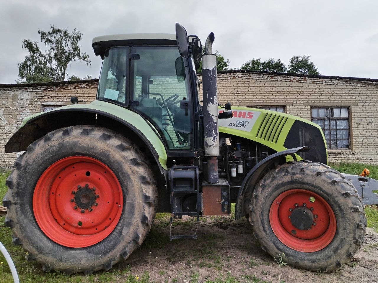 Трактор колесный CLAAS Axion 840 - фото 2